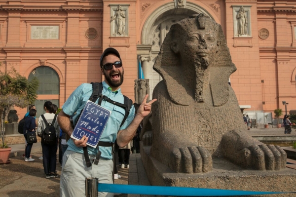 Cairo Sightseeing Tour (Giza Pyramids, Sphinx + Museum + Bazaar)