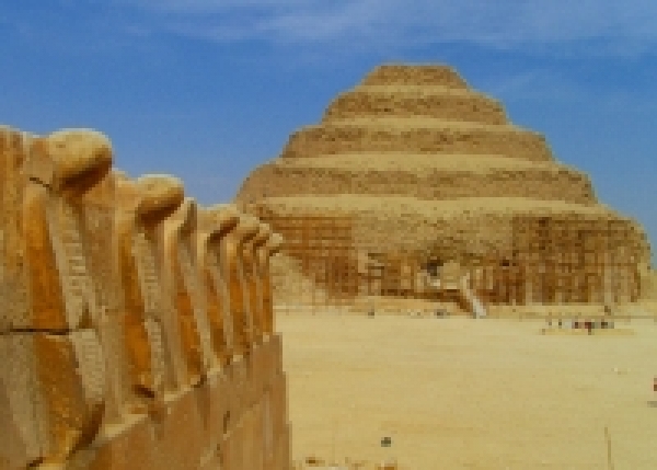 一日游:吉萨金字塔，萨卡拉和达舒尔